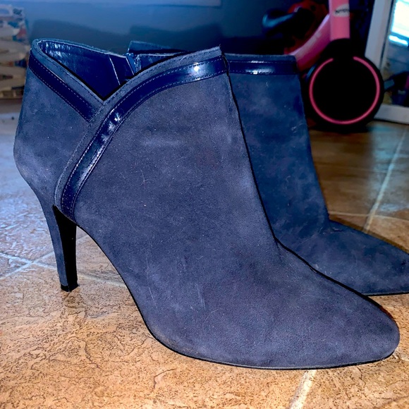 Nine West navy booties - Picture 1 of 2